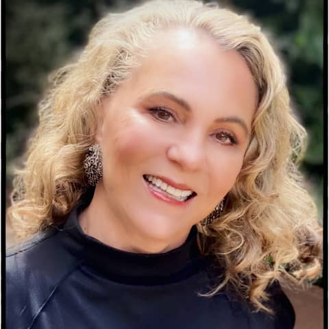 San Francisco Women Artists Gallery : Promoting Women in the Arts. Talking with Pam Borrelli, President of the Board of Directors of SFWA