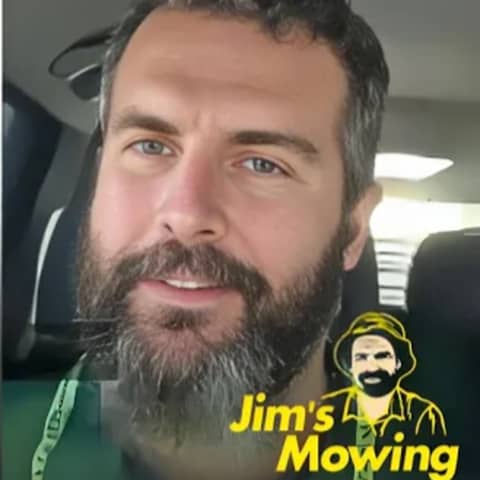 I have 8 employees in my business, this is how I do it! Interview with Mitchell Millington