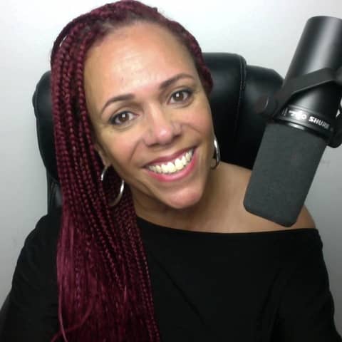 Why Your PODCAST ISN'T Growing and How to FIX It - Karen Roberts