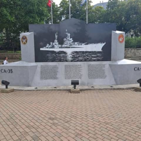 July 30-Cheesecake, Arnold Schwarzenegger, Laurence Fishbourne, Lisa Kudrow, Hillary Swank, Jimmy Hoffa