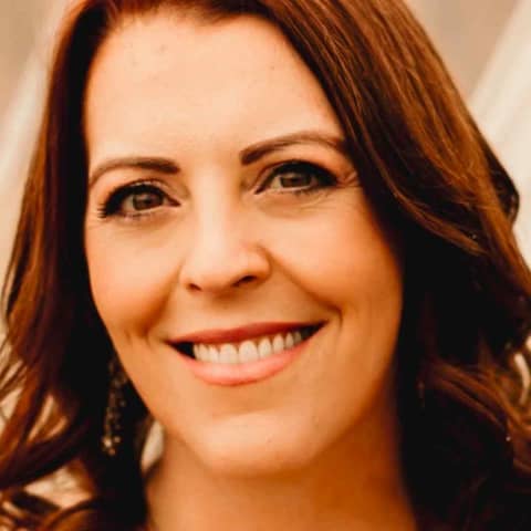 422 | Having Trouble Sleeping? - Sleep Coach Interview - Andrea Moore