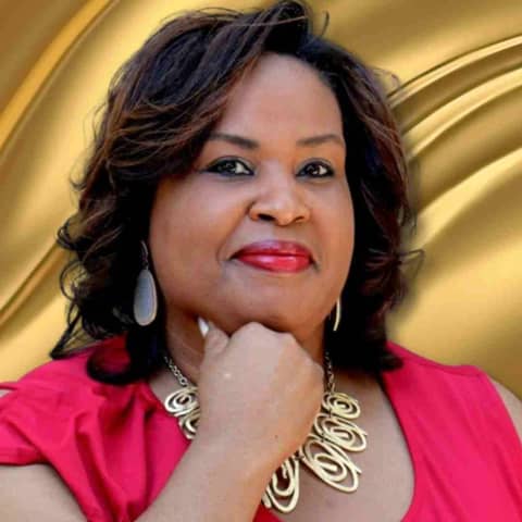 645 | Interview with an Amazing Wordsmith! - Valeria Elliott (with CoHost Dana Parker)