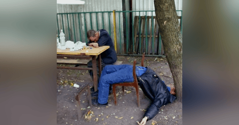 SoberNotMature - Episode 198 (What's The Alternative?) SoberNotMature - Episode 198 (What's The Alternative?)