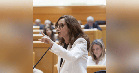 Prensa económica: Mónica García, cazada con dos versiones opuestas del mismo decreto sobre tabaco Prensa económica: Mónica García, cazada con dos versiones opuestas del mismo decreto sobre tabaco