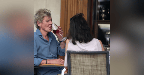 Crónica Rosa: Ernesto de Hannover la lía en un restaurante de Madrid Crónica Rosa: Ernesto de Hannover la lía en un restaurante de Madrid