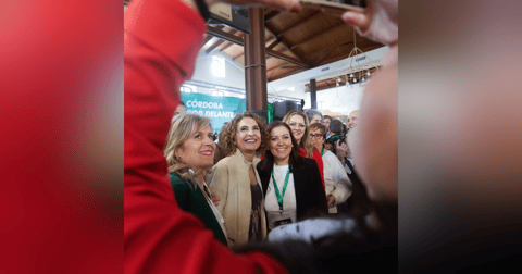 La República de los Tonnntos: Montero y "la universidad "Low cost" en la que ha estudiado medio Gobierno La República de los Tonnntos: Montero y "la universidad "Low cost" en la que ha estudiado medio Gobierno