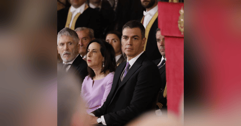 Tertulia de Federico: Sánchez da un golpe de Estado mientras Feijóo hace el paseíllo a Mazón Tertulia de Federico: Sánchez da un golpe de Estado mientras Feijóo hace el paseíllo a Mazón