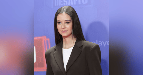 Crónica Rosa: Victoria Federica da la cara por su pareja al ser pillados en un restaurante de Madrid Crónica Rosa: Victoria Federica da la cara por su pareja al ser pillados en un restaurante de Madrid