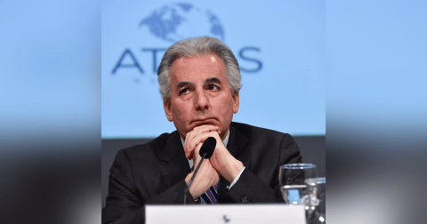 Crónica Rosa: Álvaro Vargas Llosa defiende a su padre pero es malísimo Crónica Rosa: Álvaro Vargas Llosa defiende a su padre pero es malísimo