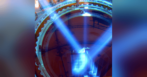 Prensa económica: En el corazón de una central nuclear: el reactor, la grúa polar y muros de 1,4 metros de espesor Prensa económica: En el corazón de una central nuclear: el reactor, la grúa polar y muros de 1,4 metros de espesor