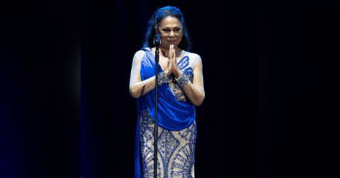 Crónica Rosa: Los detalles, mensajes y la reconciliación de Isabel Pantoja Crónica Rosa: Los detalles, mensajes y la reconciliación de Isabel Pantoja