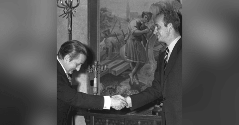 La República de los Tonnntos: El aniversario del suicidio de la Cortes Franquistas que nadie recuerda La República de los Tonnntos: El aniversario del suicidio de la Cortes Franquistas que nadie recuerda