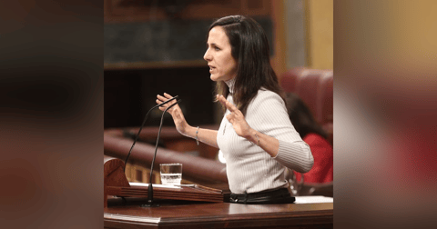 La República de los Tonnntos: La postura hipócrita de las "feministas" como Belarra ante el burka La República de los Tonnntos: La postura hipócrita de las "feministas" como Belarra ante el burka