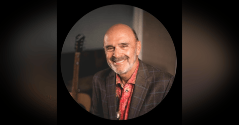 The Power of Differentiation: Win Hearts, Minds, and Market Share The Power of Differentiation: Win Hearts, Minds, and Market Share