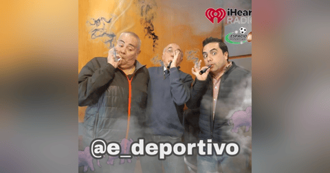 Deshaciendonos de lo que quedó del Árbol de Navidad Espacio Deportivo de la Tarde 08 de Enero 2020 Deshaciendonos de lo que quedó del Árbol de Navidad Espacio Deportivo de la Tarde 08 de Enero 2020