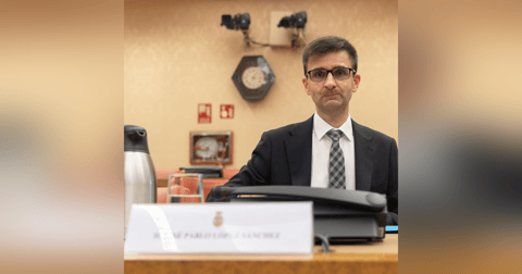 La República de los Tonnntos: El nuevo presidente de RTVE llega al podio con su defensa de Broncano y Lalachus La República de los Tonnntos: El nuevo presidente de RTVE llega al podio con su defensa de Broncano y Lalachus