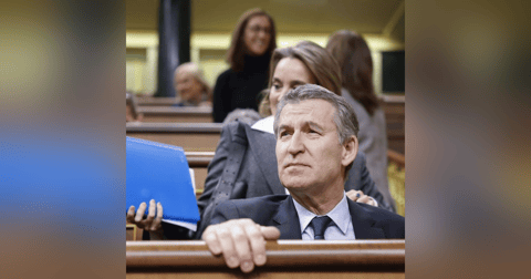 Las Noticias de La Mañana: La derecha superaría los 190 escaños según una encuesta de 'La Razón' Las Noticias de La Mañana: La derecha superaría los 190 escaños según una encuesta de 'La Razón'