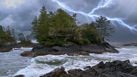 Crashing Waves, Steady Rain, & Rumbling Thunder | Thunderstorm and Ocean White Noise Crashing Waves, Steady Rain, & Rumbling Thunder | Thunderstorm and Ocean White Noise