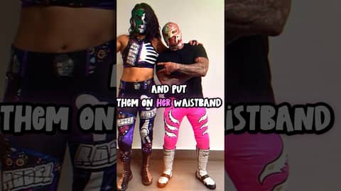 Lince Dorado added an Easter egg to Bayley’s Mexico gear! 🐈💀🇲🇽 @LUCHALIT #wwe #bayley #lincedorado