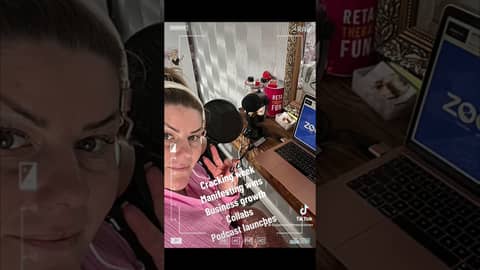 New podcasters pending 🎙️🎧 #podcast #podcastersofinstagram #becomeanentreprenuer -#mumpreneur