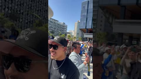 #ThriveCity erupts as Harrison Barnes misses a 3 & the #GSWarriors tie the series at 2. #dubnation