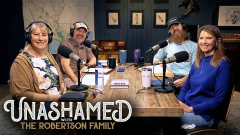 The Only Photo of Phil Robertson in a Suit & the Crisis That Nearly Broke the Family | 1285