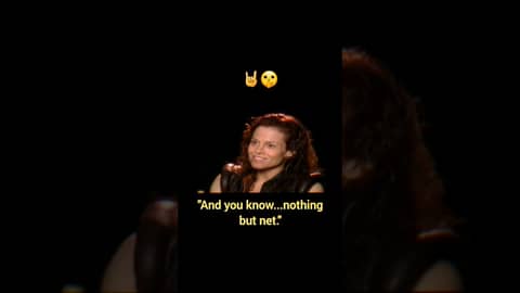 Don't challenge #sigourneyweaver to basketball. #funny #true #behindthescenes