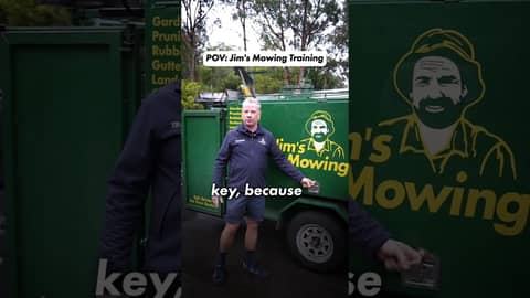 How does Jim's Mowing train it's franchisees?