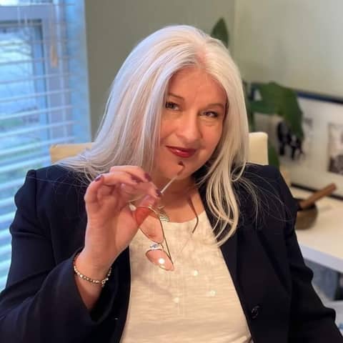 Dr. Brigitte Henry - Tips for a Successful 2023: The Power of Goals, Habits, and Self-Talk in Personal Growth