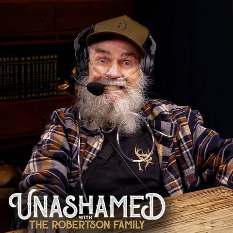 Ep: 1202 | Uncle Si Crashes the Podcast to Show Off His New Smile & Jase Is Shocked