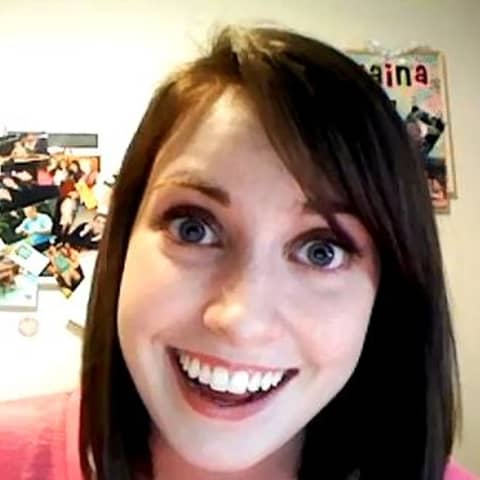 MI NOVIA ME DESPIERTA TODOS LOS DÍAS A LAS TRES DE LA MADRUGADA (NO QUIERO JUGAR)