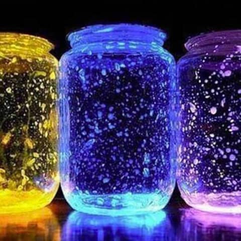 ÉL VENDÍA FELICIDAD EN FRASCOS DE CRISTAL