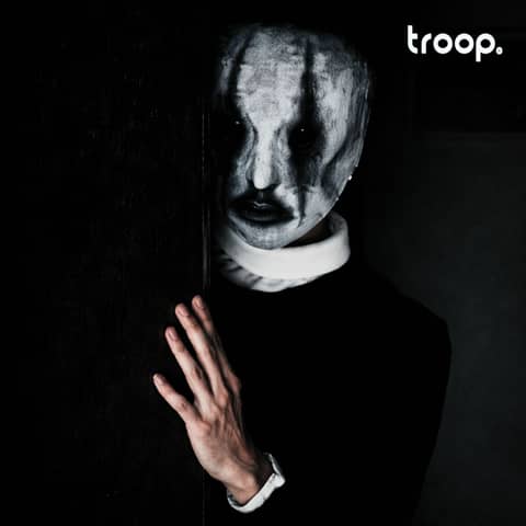 POR FAVOR, DÉJAME SALIR: No lo Escuches Solo