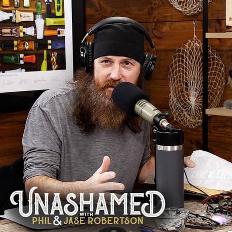 Ep 812 | Phil Imparts Advice to a New Father-in-Law & Jase Wishes the Family Would Wear Nametags