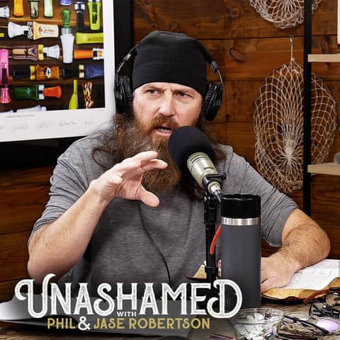 Ep 813 | Jase Is Trapped in a Nightmare of Matchy PJs & His Gift for Missy Totally Backfires