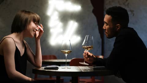 🍷 Transforming Date Night: 6 Restaurant Mistakes That Quietly Kill the Vibe 🍷 Transforming Date Night: 6 Restaurant Mistakes That Quietly Kill the Vibe