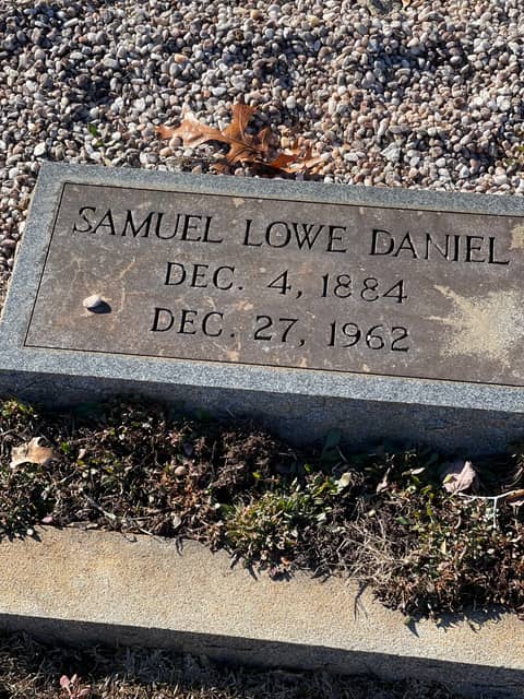 42. Christmas Eve Special - Lowe Daniels