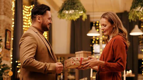 The Gift-Giving Dilemma: How to Avoid the Doghouse This Holiday Season