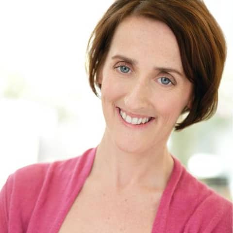 S4E5: Aedín Moloney – Saying “Yes!” to a Life on Stage