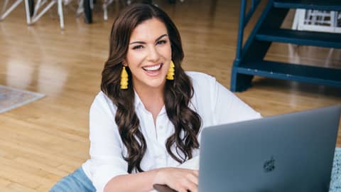 How Amy Porterfield Built a $100M Business and Helped 90,000 Entrepreneurs Do the Same How Amy Porterfield Built a $100M Business and Helped 90,000 Entrepreneurs Do the Same