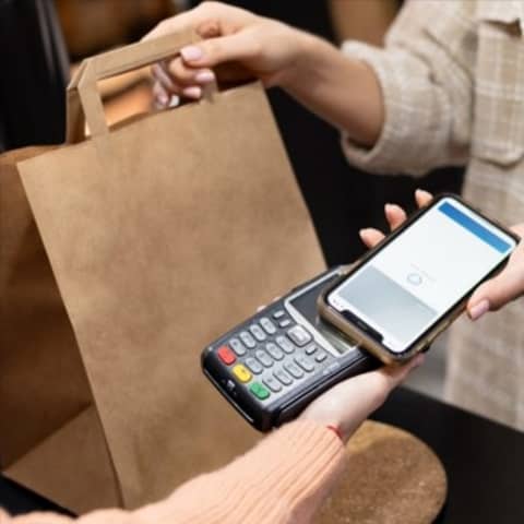 E-Wallet Evolution: Navigating the Cashless Era