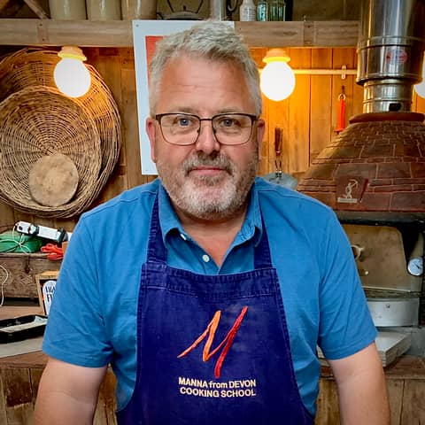 Masterclass Part 1 - Introducing David Jones from the Manna From Devon Wood Fired Oven Cooking School. Masterclass Part 1 - Introducing David Jones from the Manna From Devon Wood Fired Oven Cooking School.