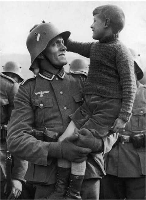 46 Through German Eyes in the Second World War