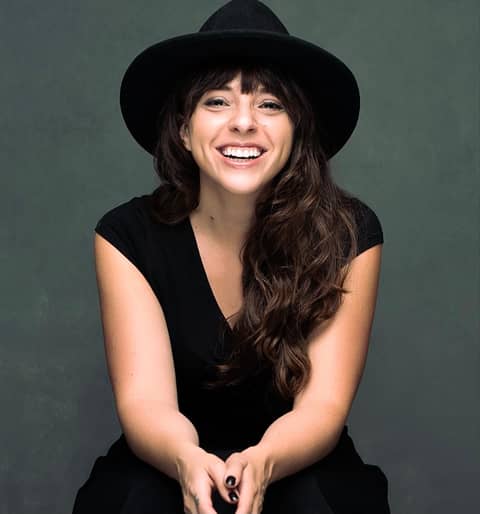 Asking Icelandic Strangers About Their Happiest Memories – Anne Marie's Travel Experiment