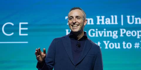 Why Will Guidara Believes the Best Marketing is a $2 Hot Dog: Lessons in Unreasonable Hospitality from the World’s Best Restaurant Why Will Guidara Believes the Best Marketing is a $2 Hot Dog: Lessons in Unreasonable Hospitality from the World’s Best Restaurant