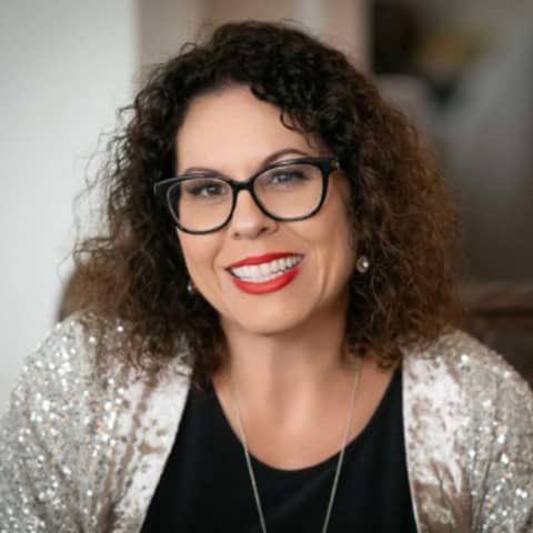 How to Find Your Audience and Get Booked 600 Times as a Speaker