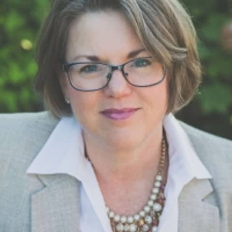 Effective Communication: Leading and Maintaining Initiatives in your Business Dr. Wendy Anson