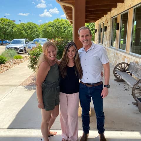 Ep.26 Suitcase Living and Coca Candy (April Miller moved to Panama in 2021)