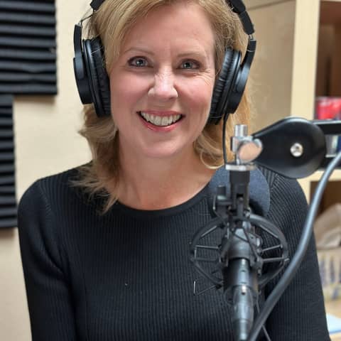 Ep.46 Living in a Soundbite World (Leslie Rhode-20 plus year broadcast journalist and co-founder of ATX Good News)