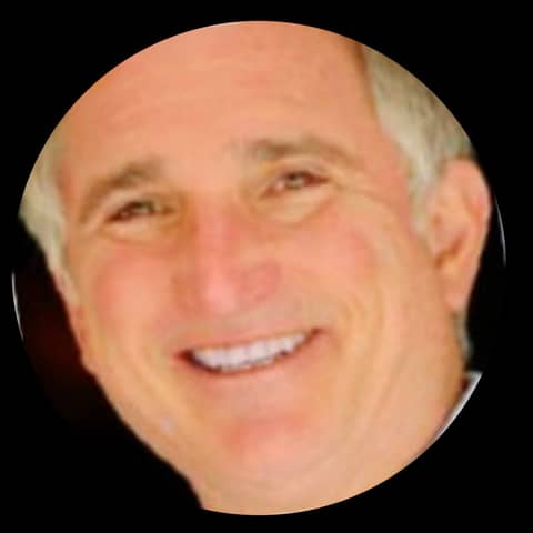 A Product Marketing Executive at Apple Drives $600 Million More in Sales by Convincing Apple'e CEO to Let the Customer Decide about the Future of his Product